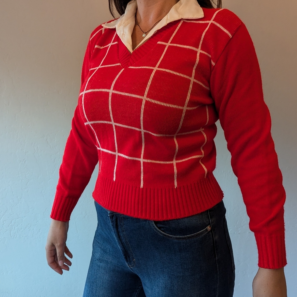 Red and white sweater with collar